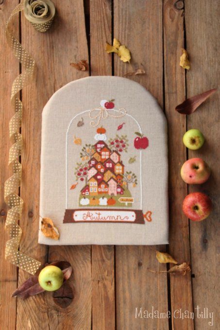 Mme Chantilly Autumn Carillon