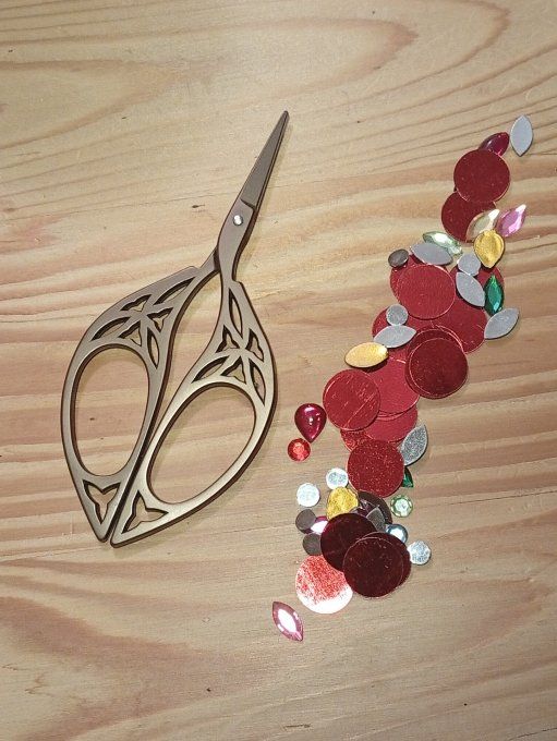 Ciseaux ovales ajourés Noir