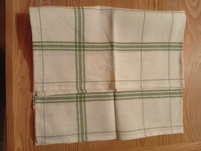Torchon à broder fond écru carreaux verts