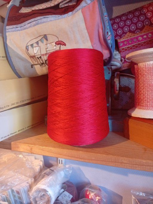Cône fil mouliné DMC coloris 321 500 grammes